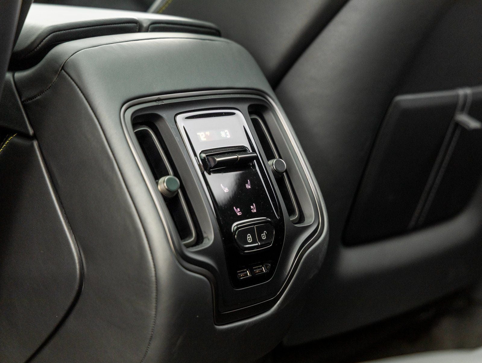 2024 Aston Martin DBX 707