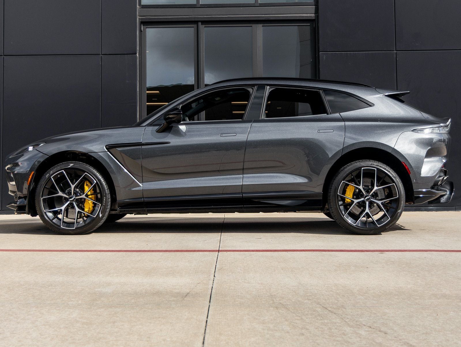 2024 Aston Martin DBX 707