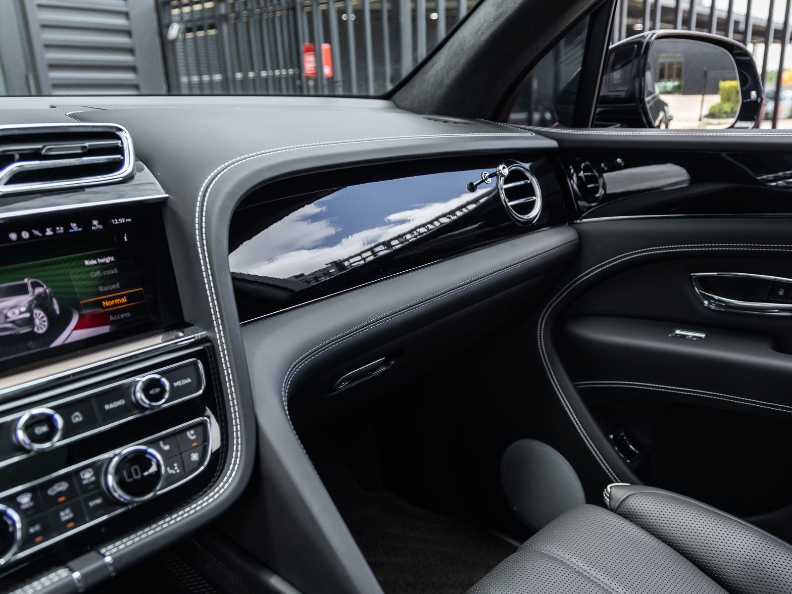2023 Bentley Bentayga Base