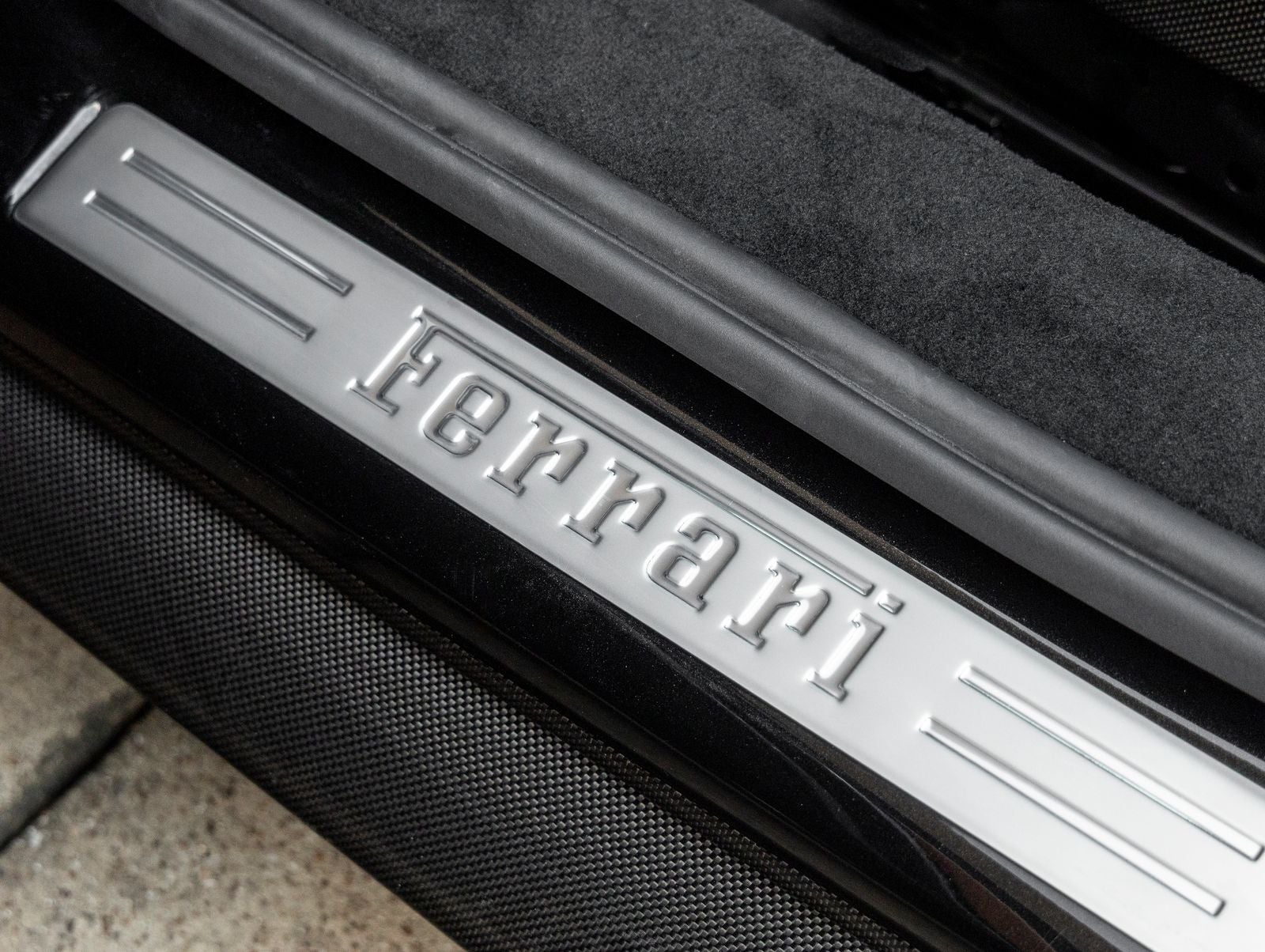 2025 Ferrari 296 GTS Base