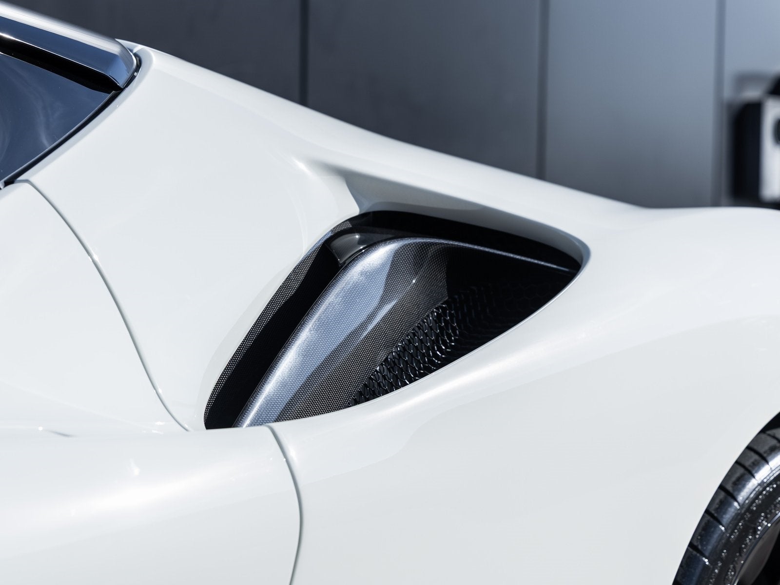 2023 Ferrari SF90 Stradale Base