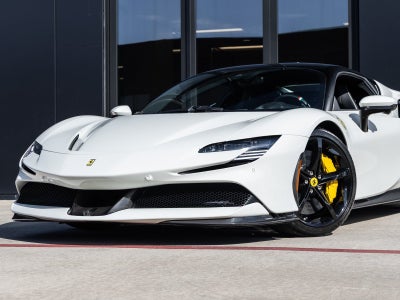 2023 Ferrari SF90 Stradale Base
