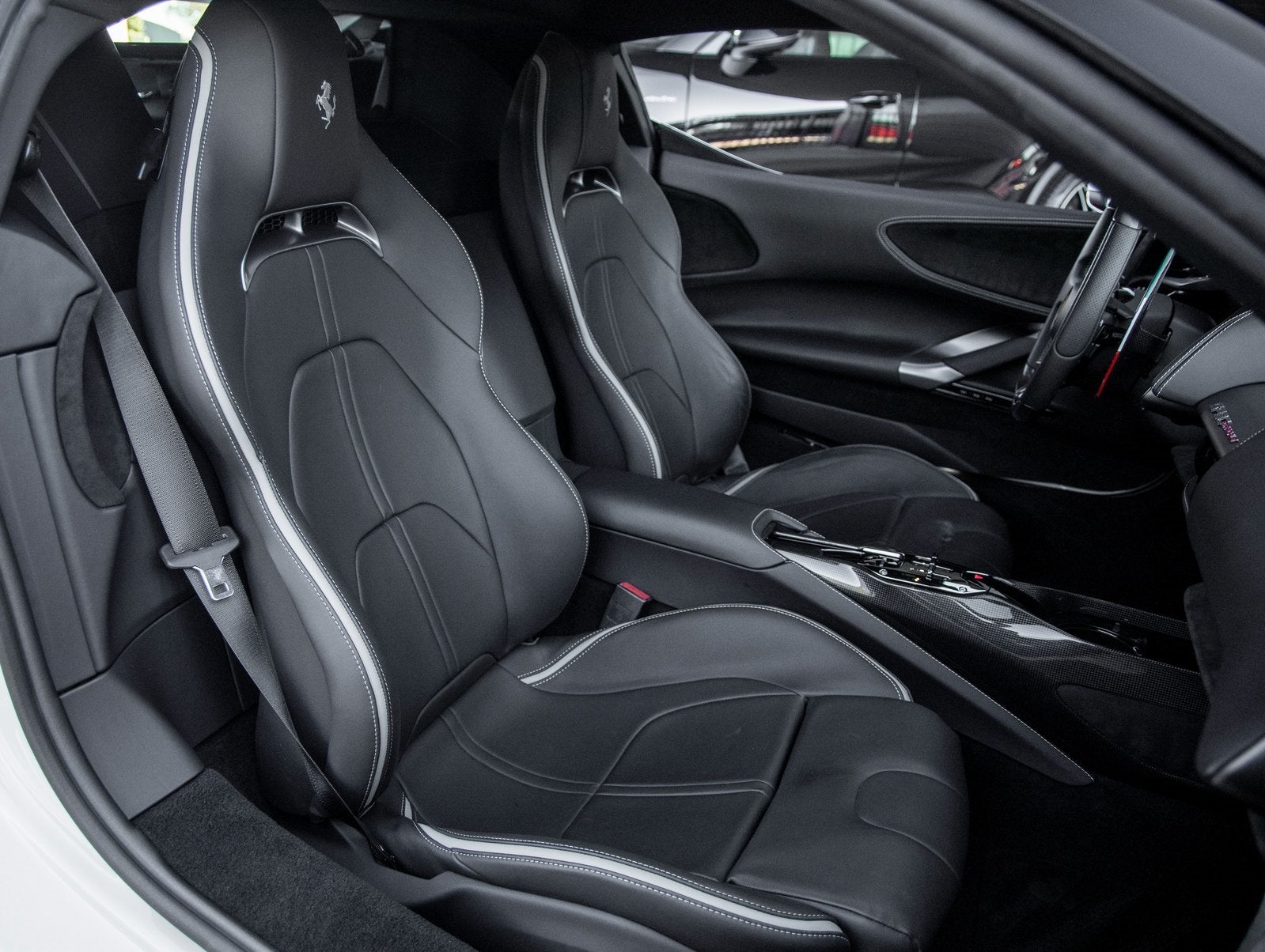 2023 Ferrari SF90 Stradale Base