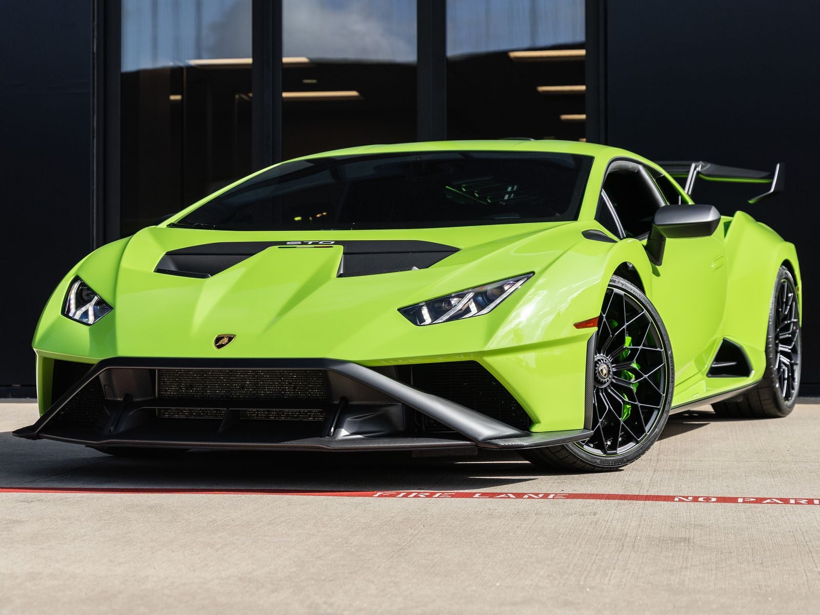 2023 Lamborghini Huracan STO Base