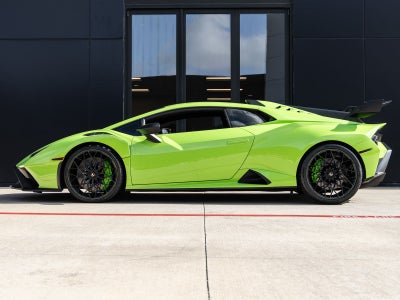 2023 Lamborghini Huracan STO Base