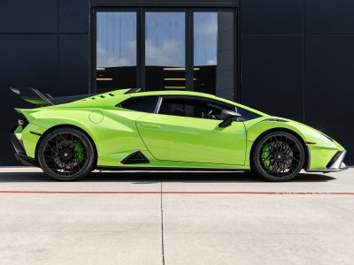 2023 Lamborghini Huracan STO Base