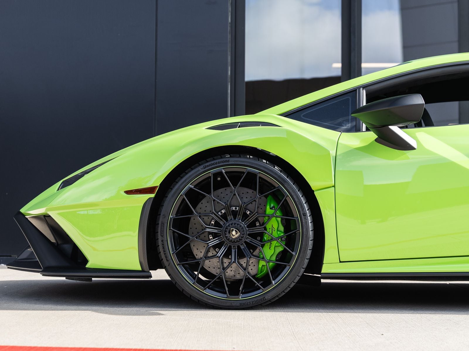2023 Lamborghini Huracan STO Base