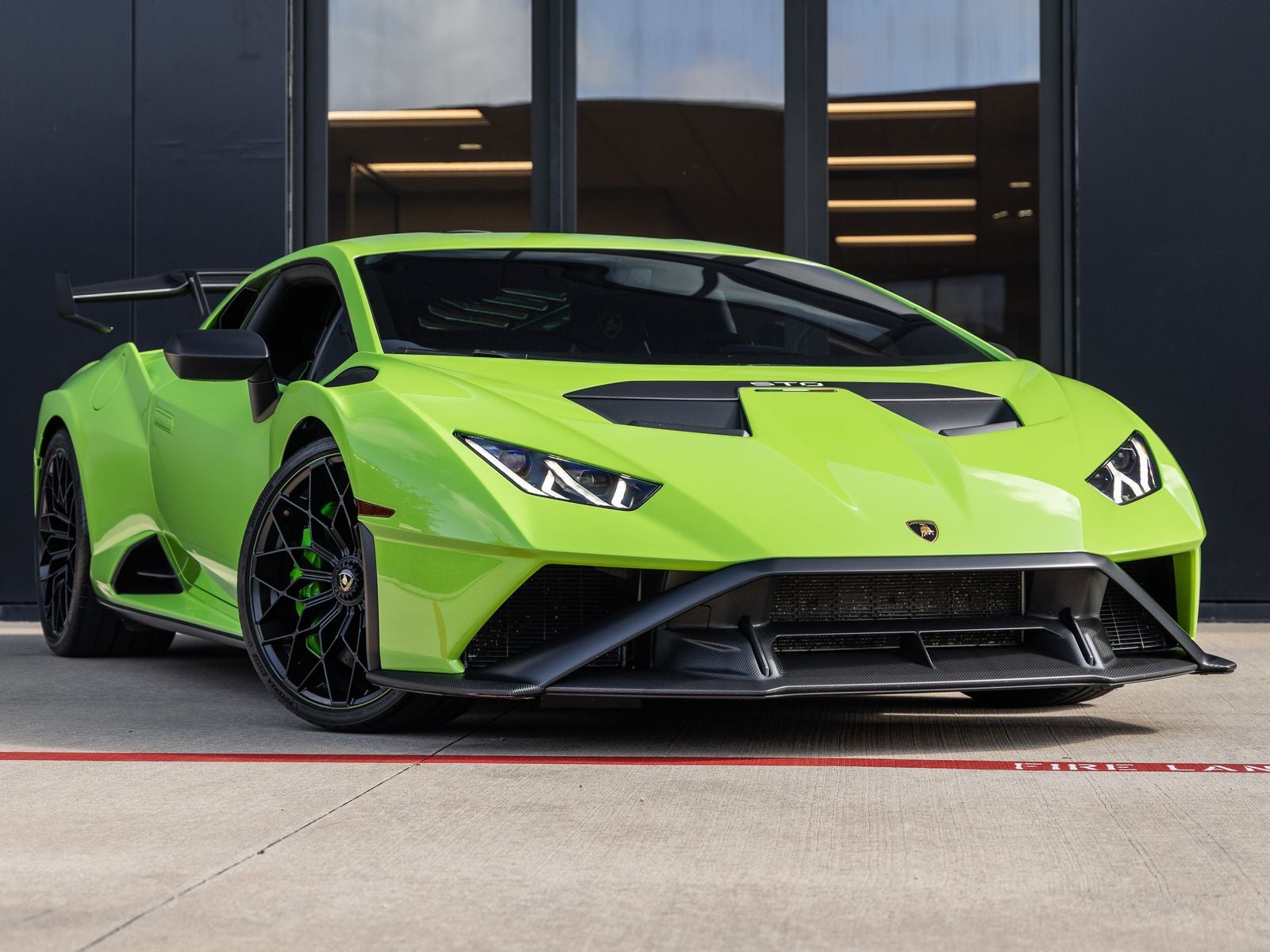 2023 Lamborghini Huracan STO Base