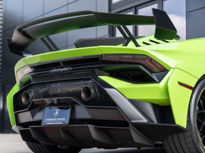 2023 Lamborghini Huracan STO Base