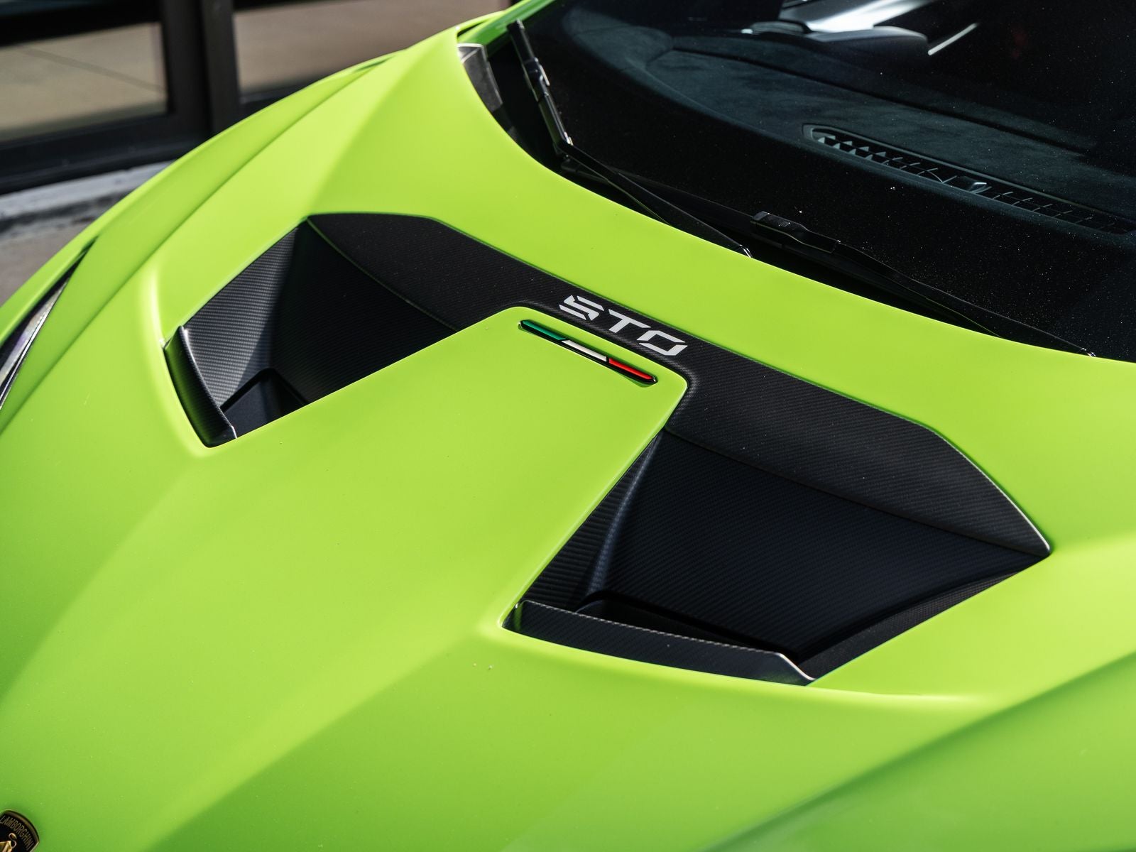 2023 Lamborghini Huracan STO Base