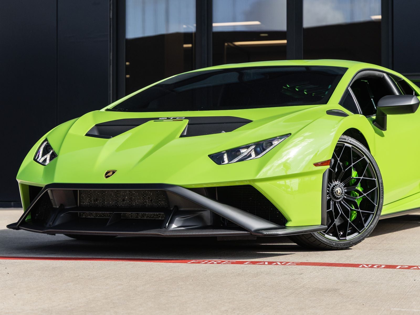 2023 Lamborghini Huracan STO Base