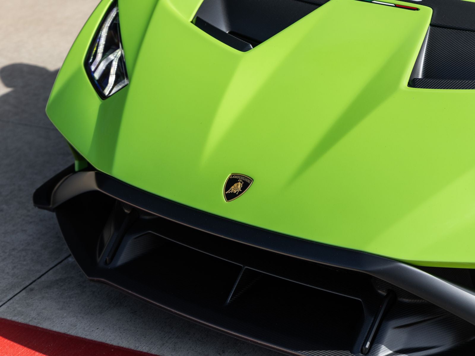 2023 Lamborghini Huracan STO Base