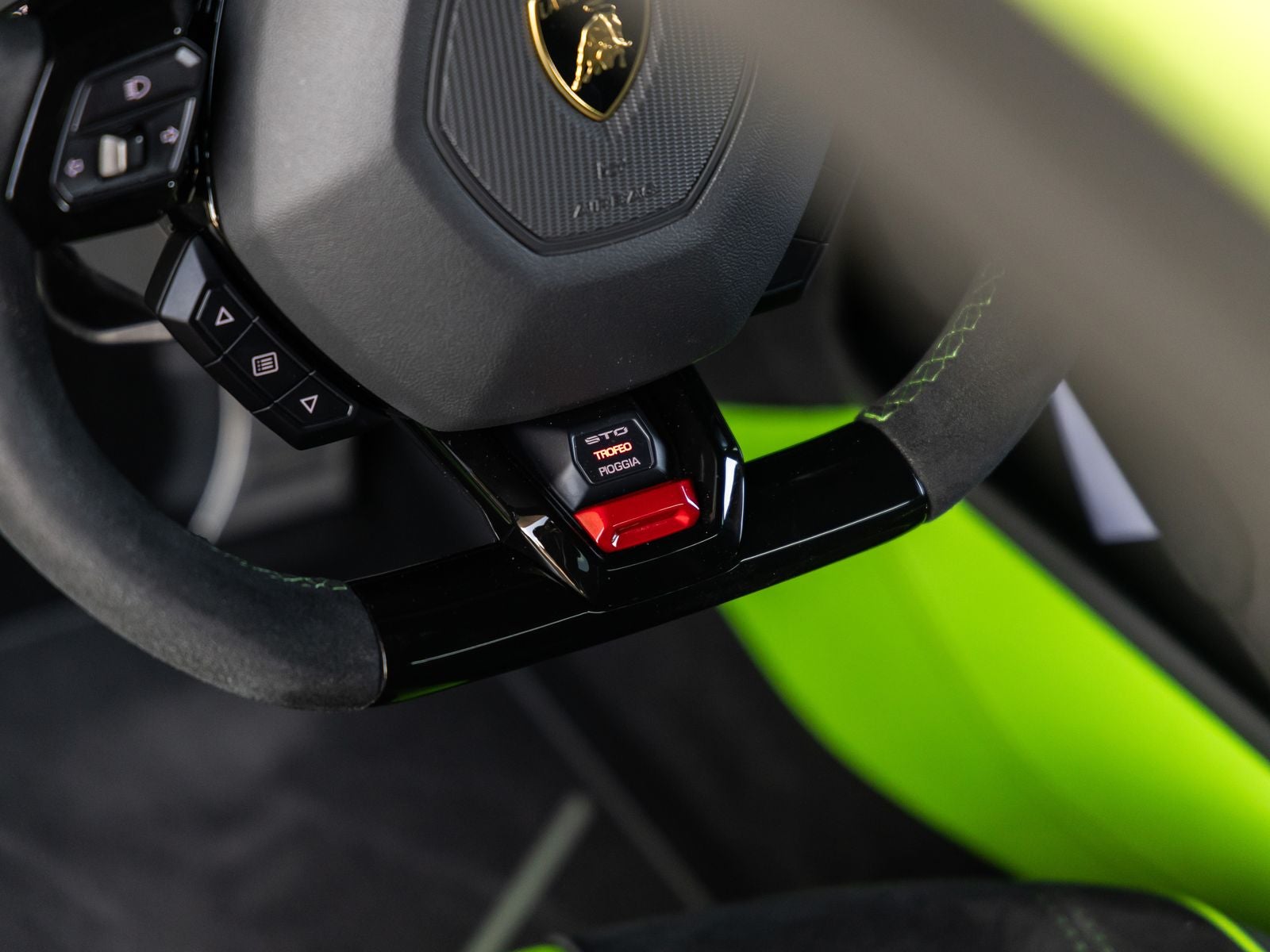 2023 Lamborghini Huracan STO Base