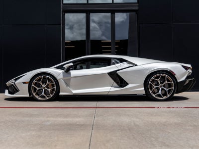 2026 Lamborghini Revuelto Base