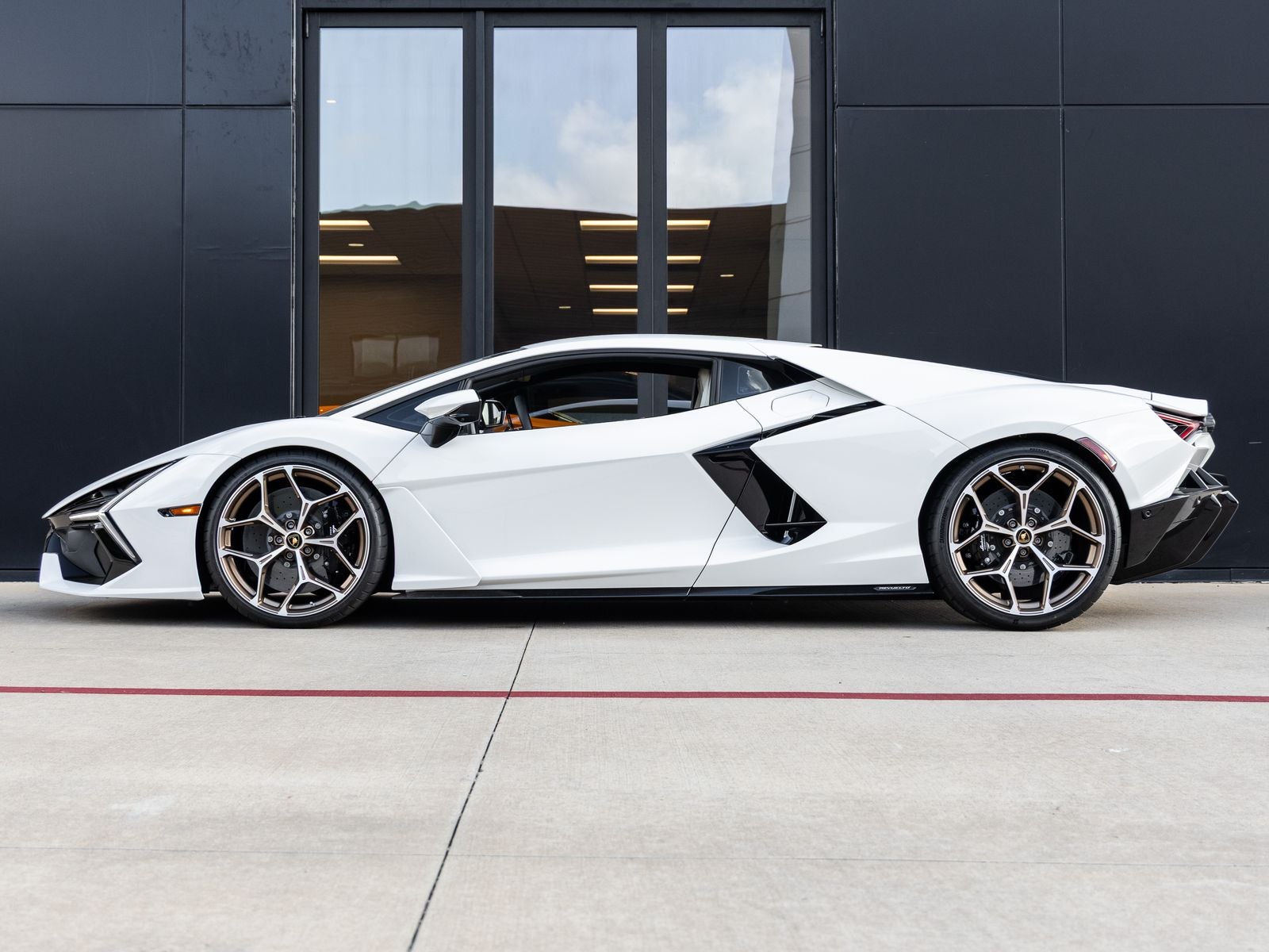 2024 Lamborghini Revuelto Base