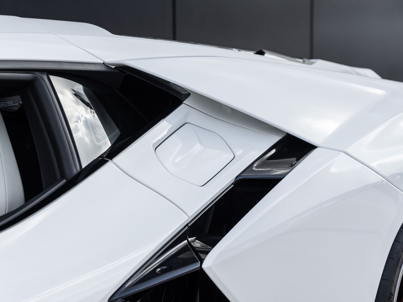 2024 Lamborghini Revuelto Base