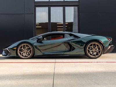 2025 Lamborghini Revuelto Base