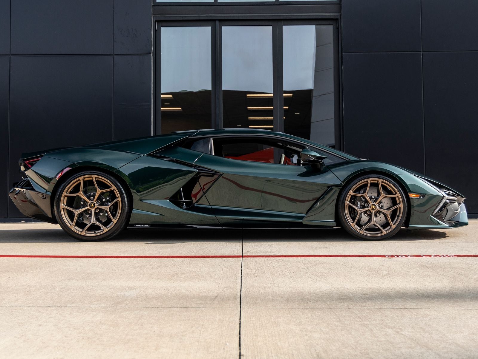 2025 Lamborghini Revuelto Base