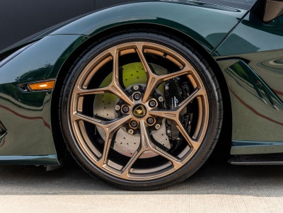 2025 Lamborghini Revuelto Base