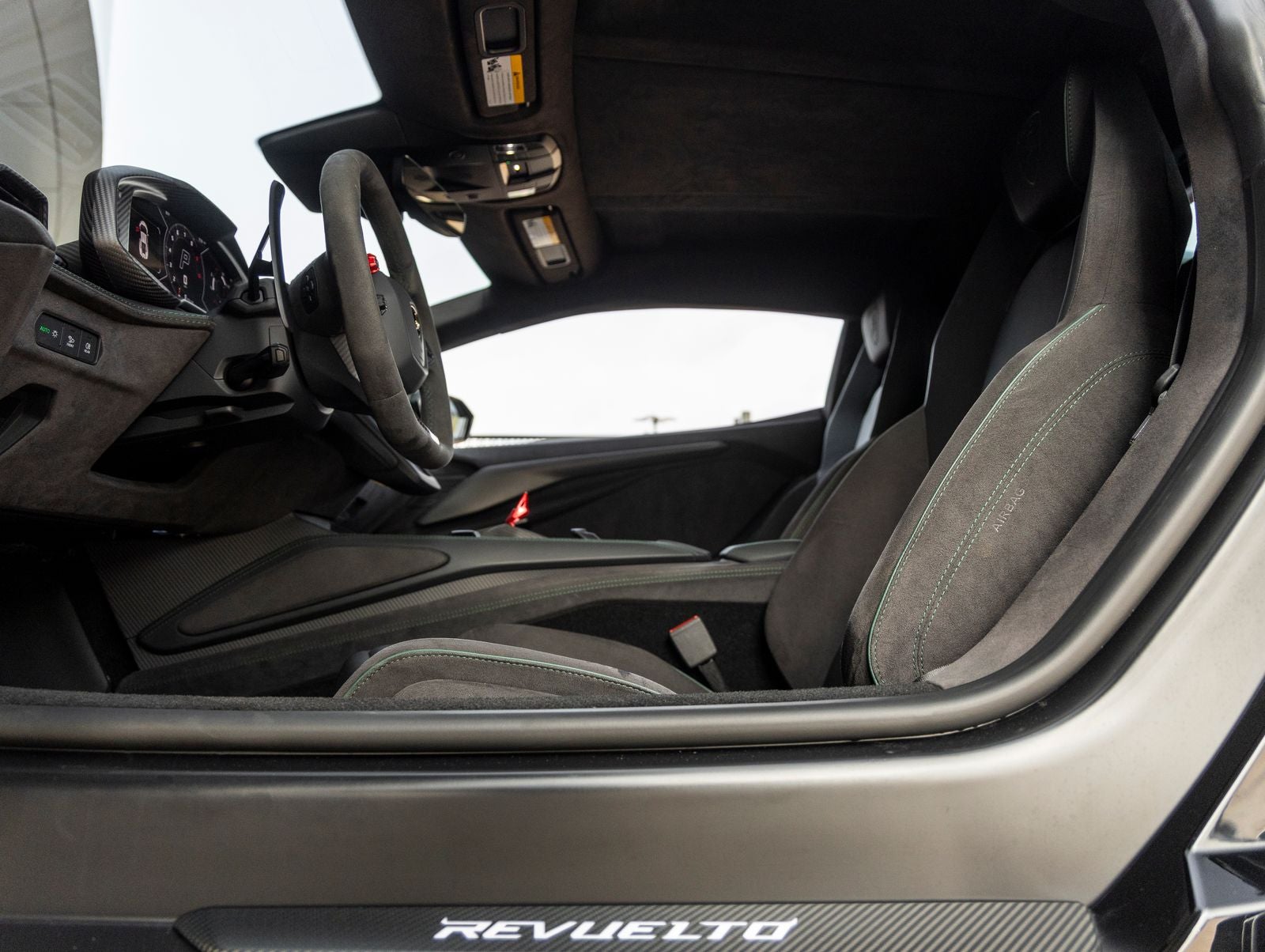2025 Lamborghini Revuelto Base
