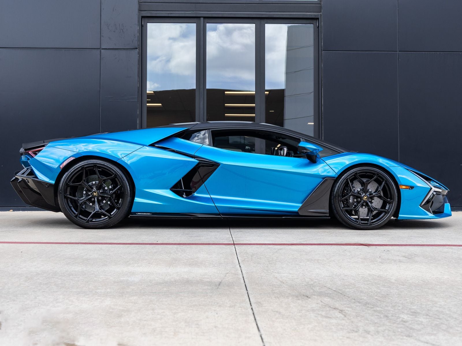 2025 Lamborghini Revuelto Base