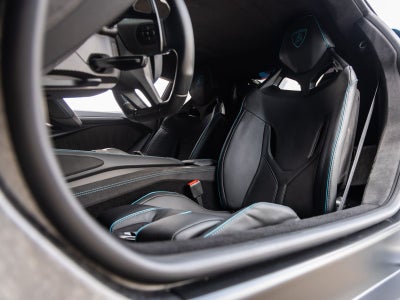 2025 Lamborghini Revuelto Base