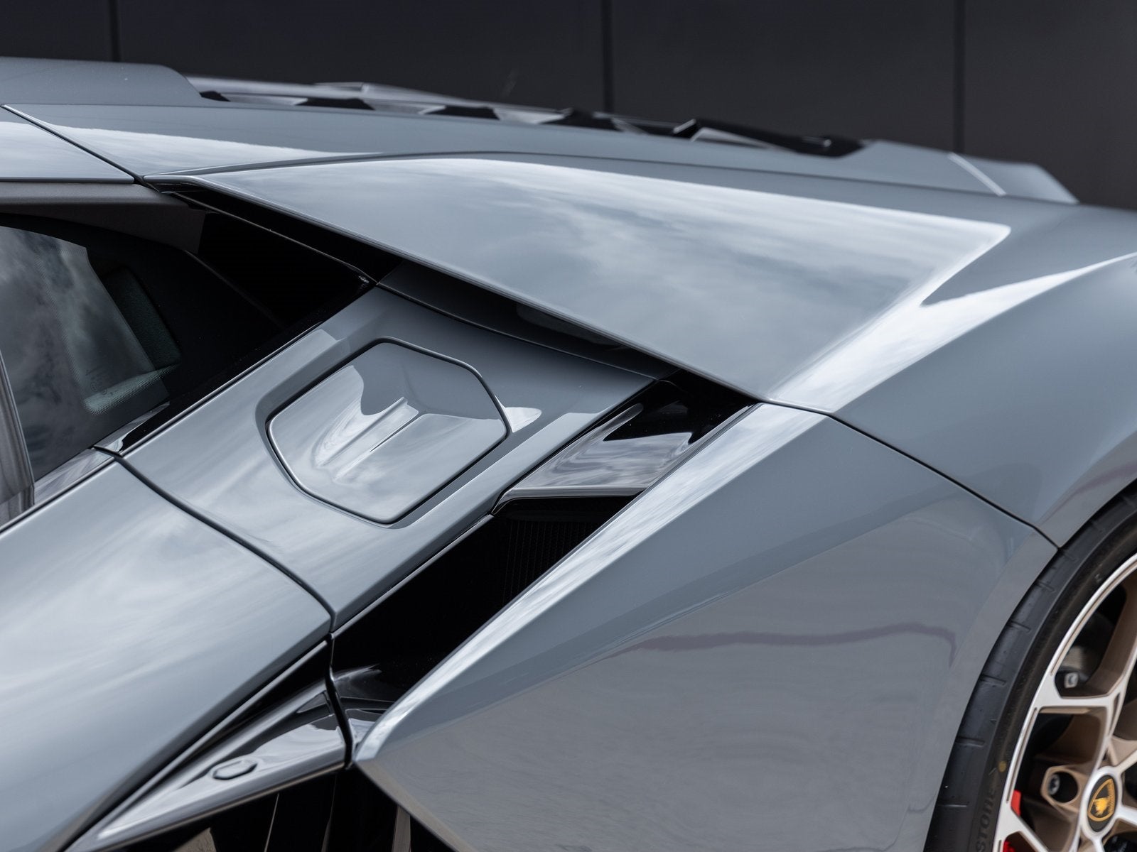 2024 Lamborghini Revuelto Base