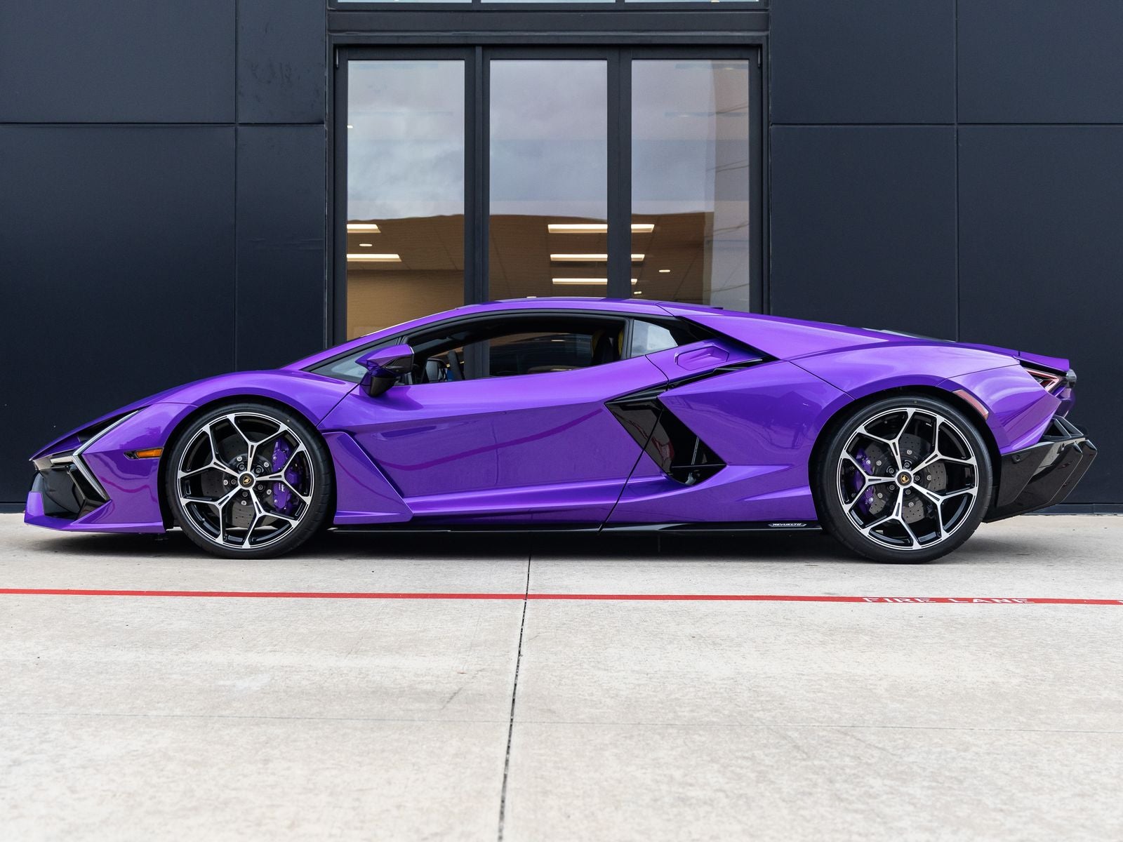 2025 Lamborghini Revuelto Base