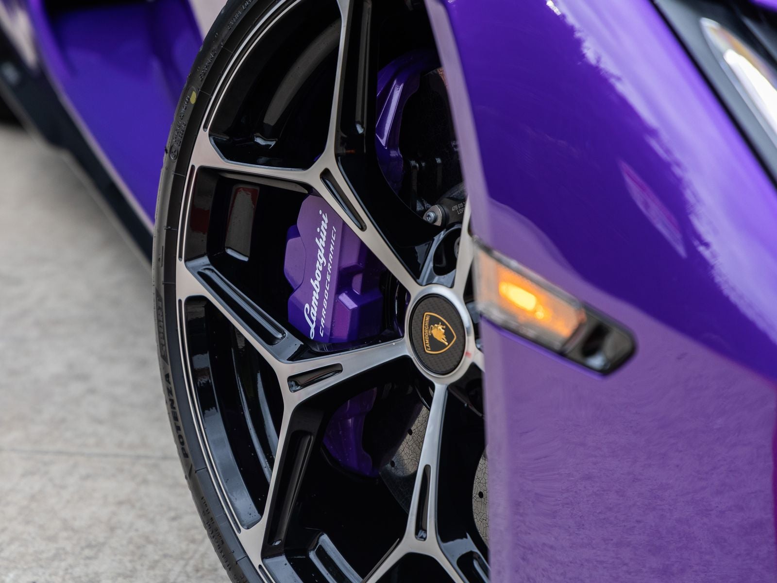 2025 Lamborghini Revuelto Base