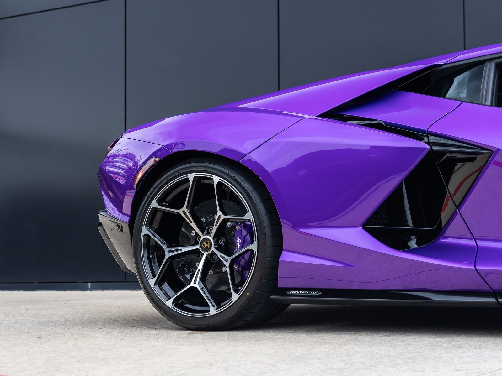 2025 Lamborghini Revuelto Base