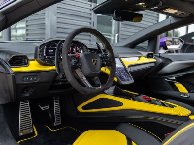 2025 Lamborghini Revuelto Base