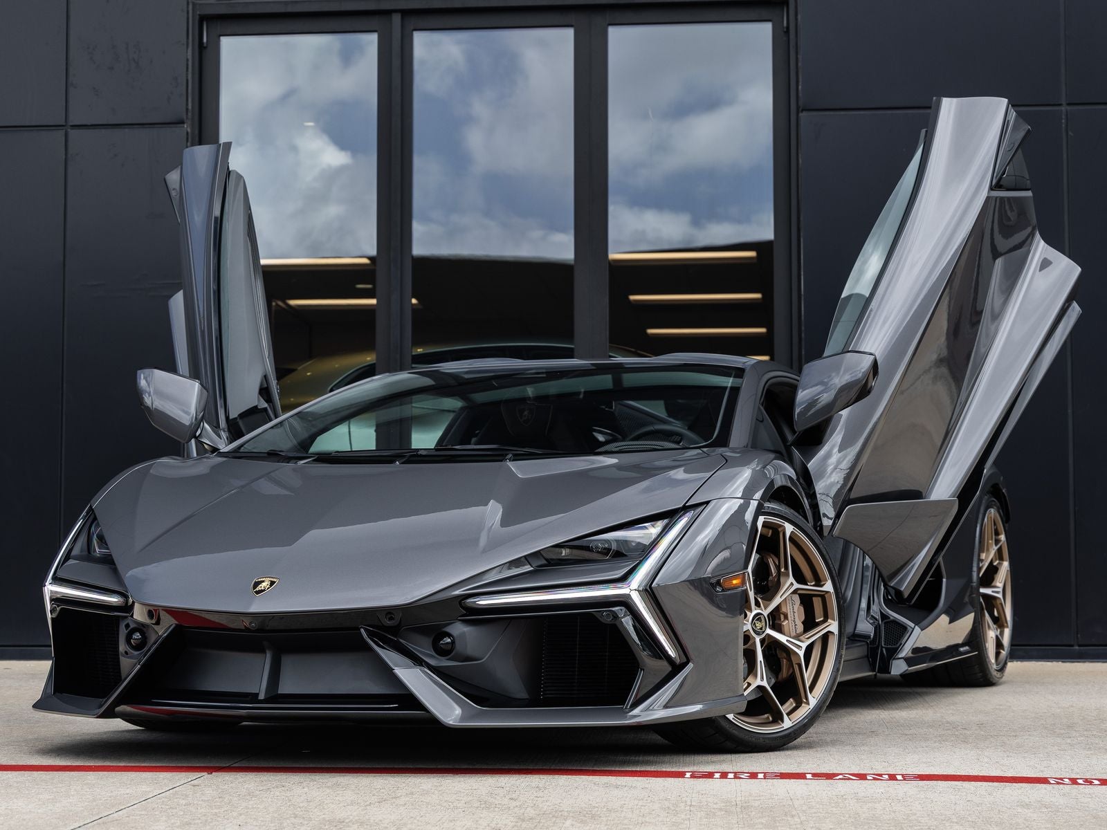2026 Lamborghini Revuelto Base