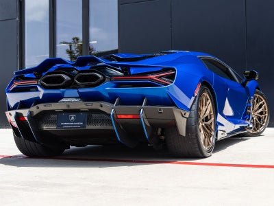 2025 Lamborghini Revuelto Base