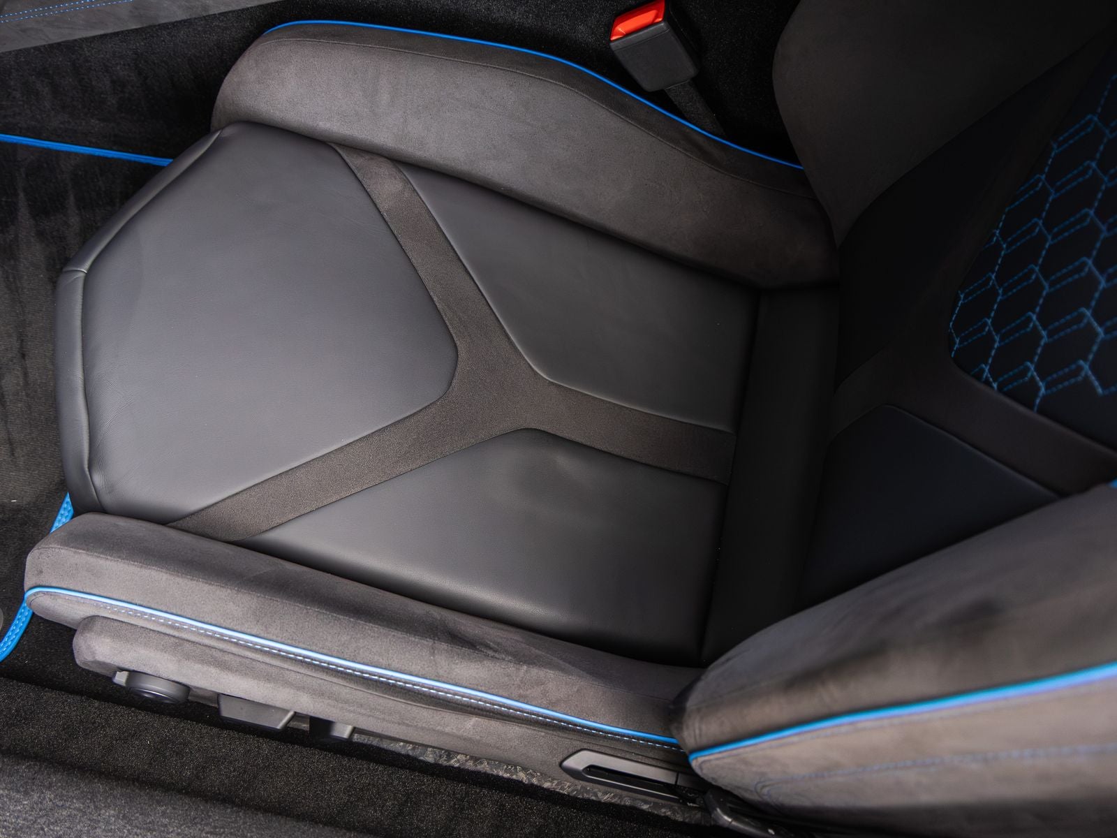 2025 Lamborghini Revuelto Base