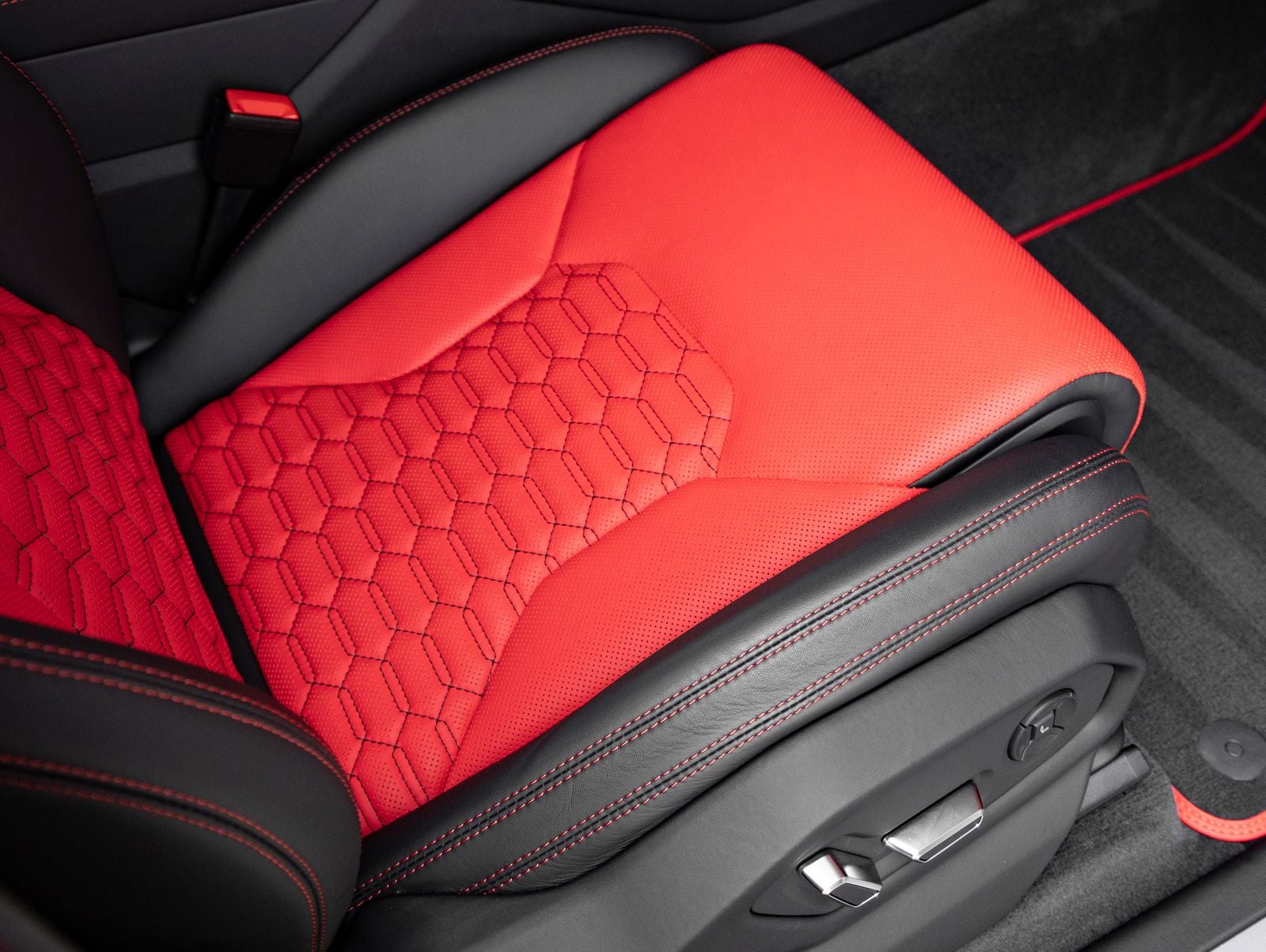 2020 Lamborghini Urus Base