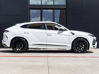 2022 Lamborghini Urus Base