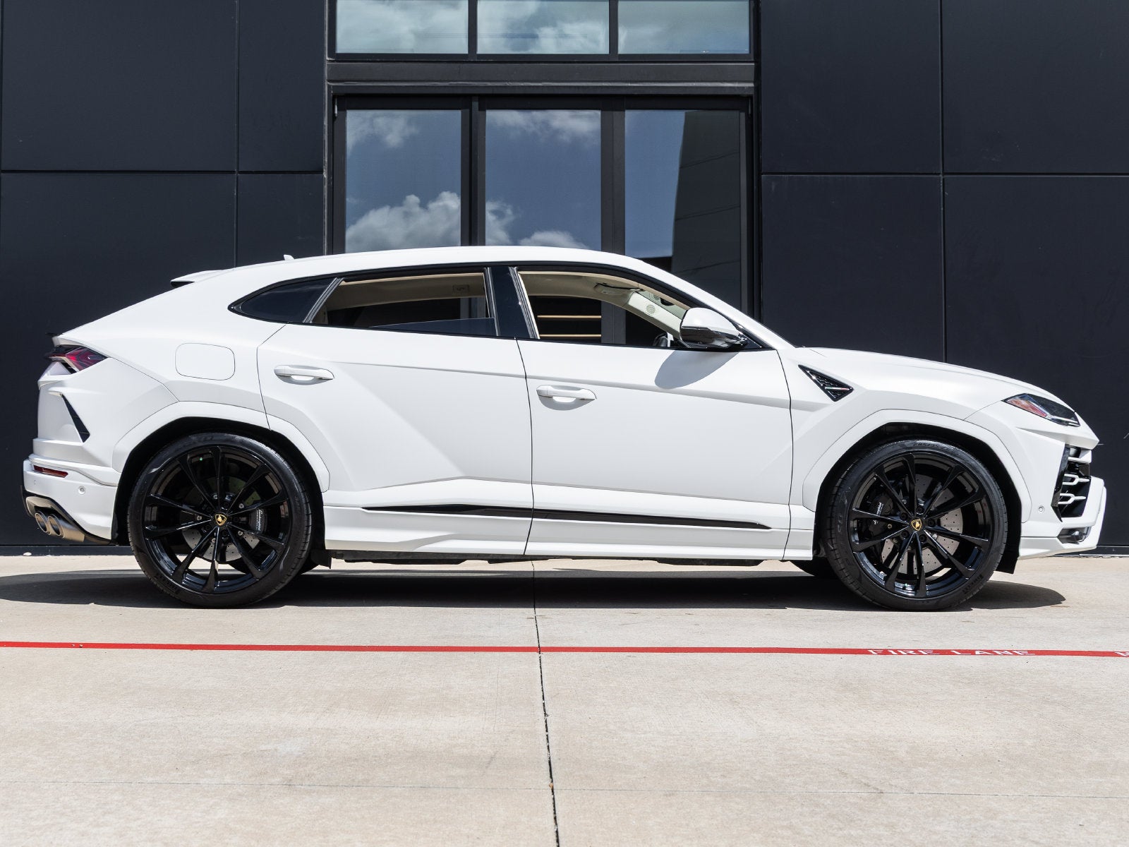 2022 Lamborghini Urus Base