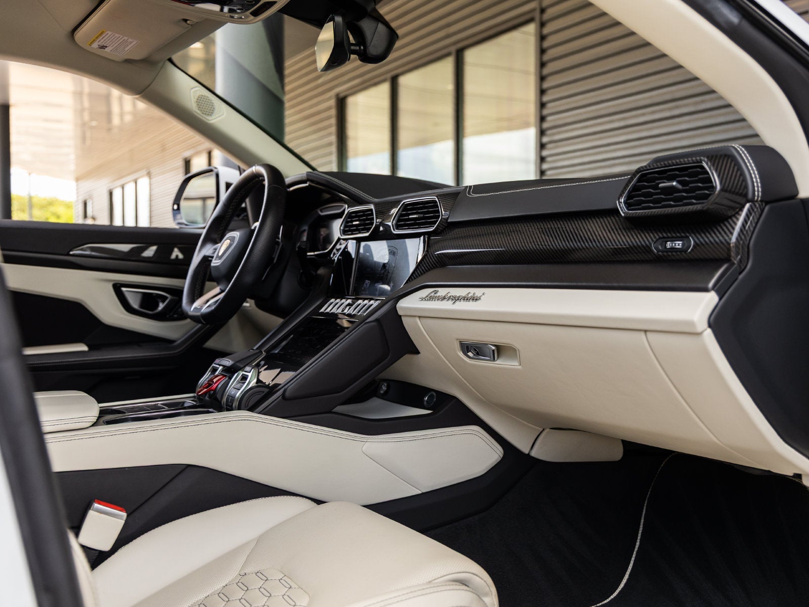 2022 Lamborghini Urus Base