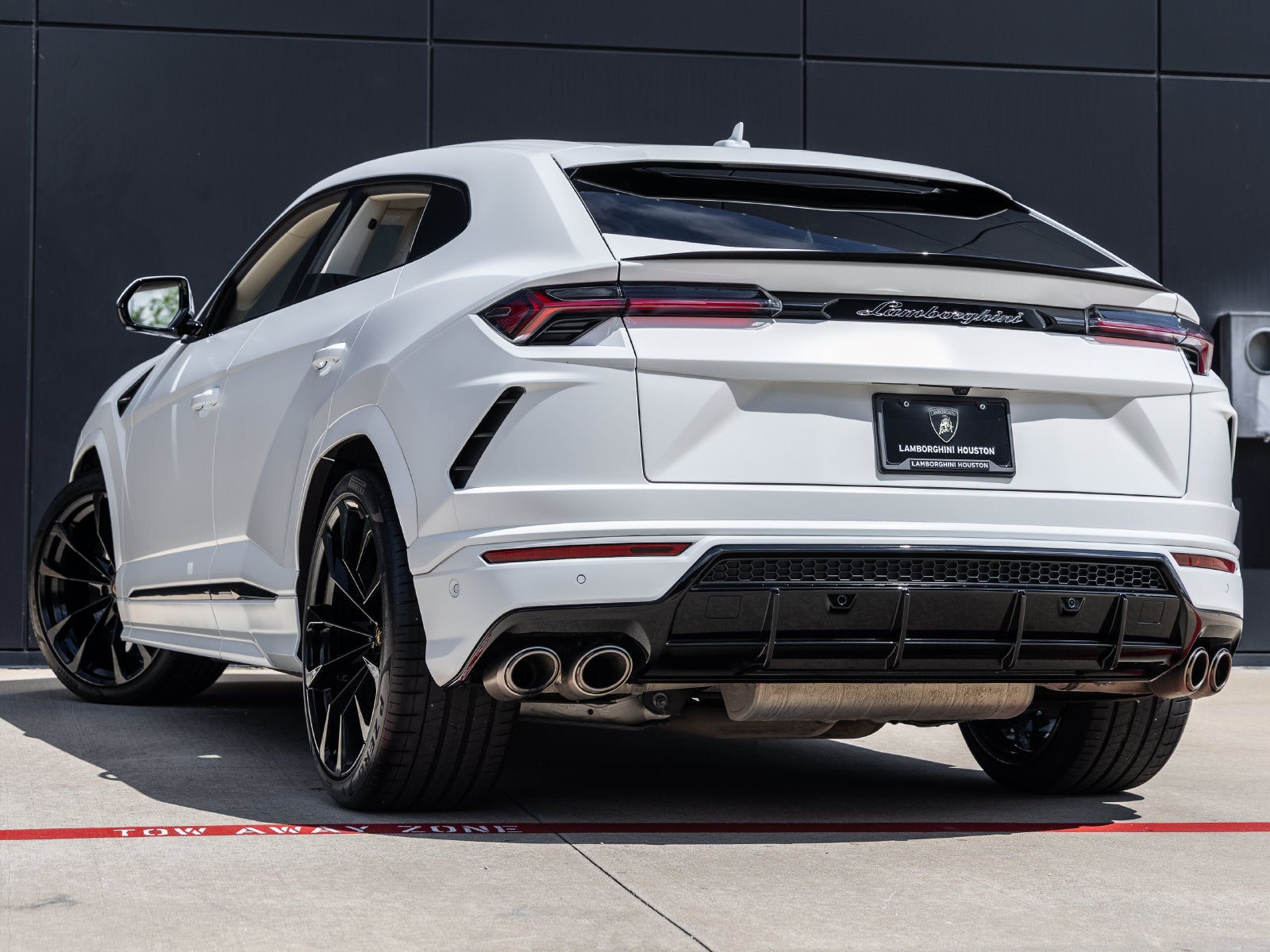 2022 Lamborghini Urus Base