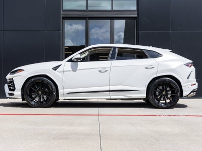 2022 Lamborghini Urus Base