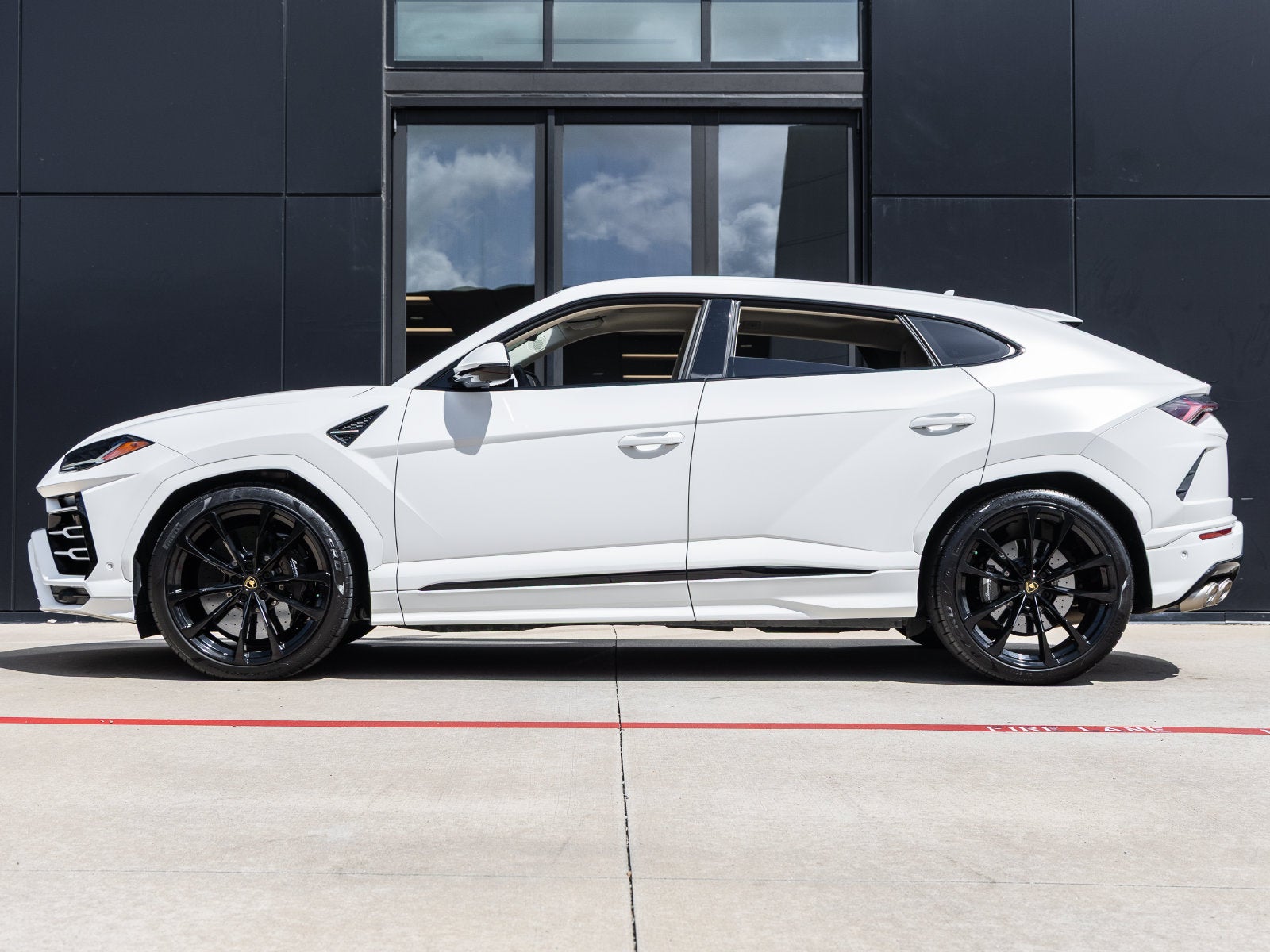 2022 Lamborghini Urus Base