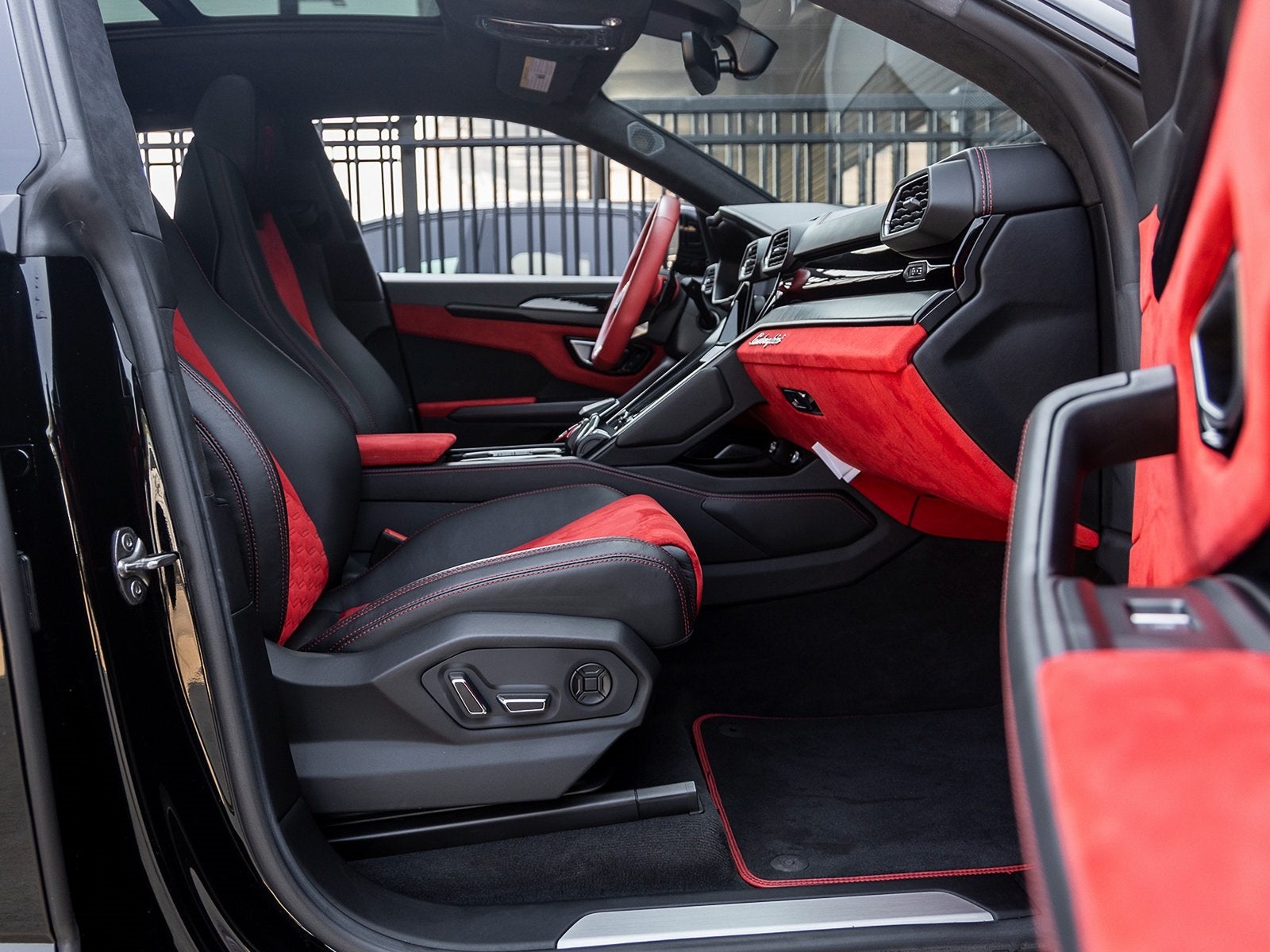 2022 Lamborghini Urus Base