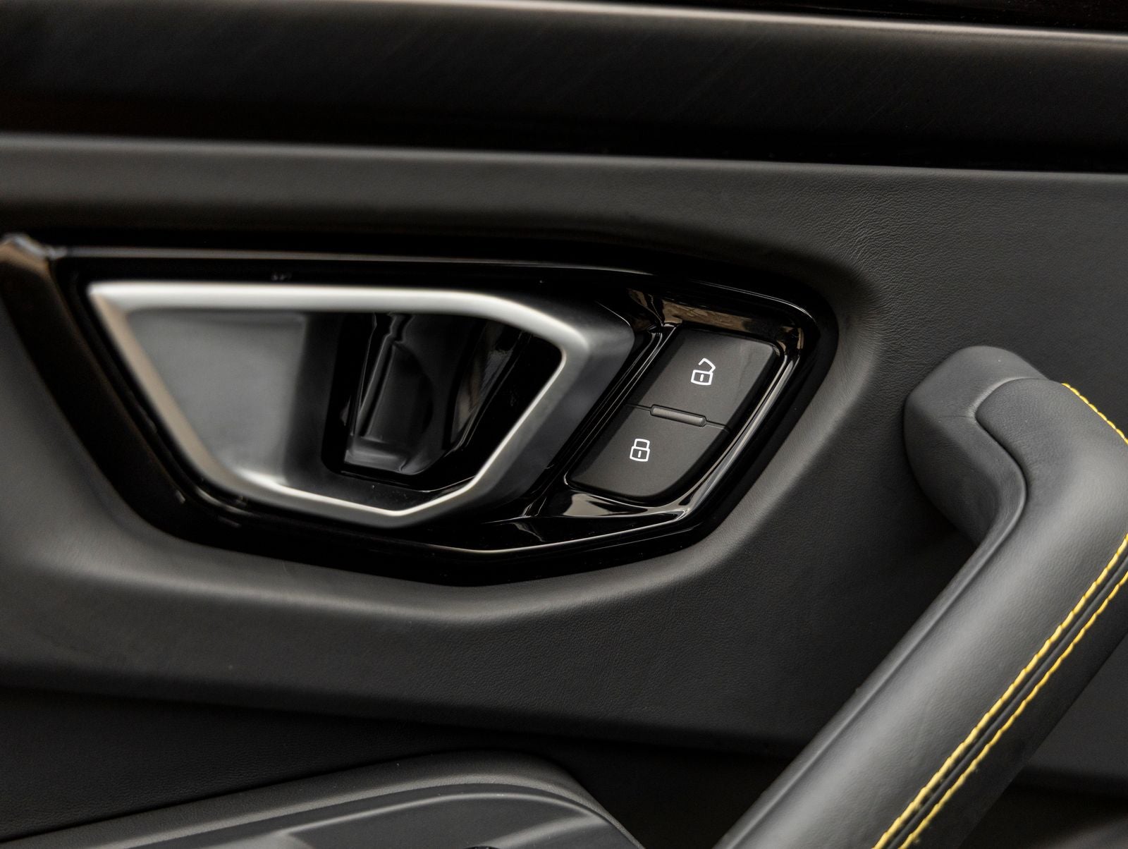 2024 Lamborghini Urus S