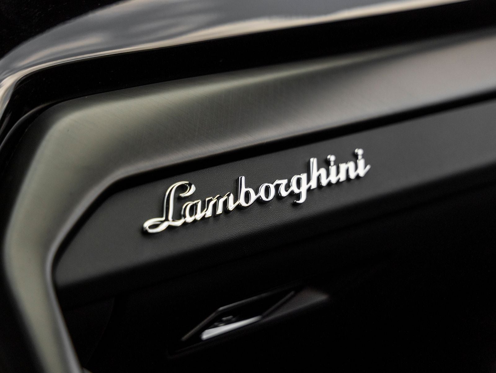 2024 Lamborghini Urus S