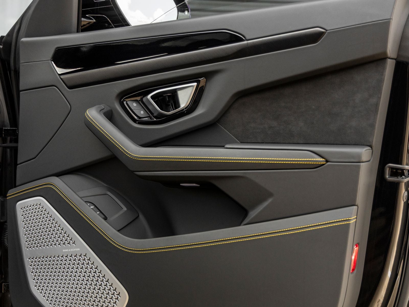 2024 Lamborghini Urus S