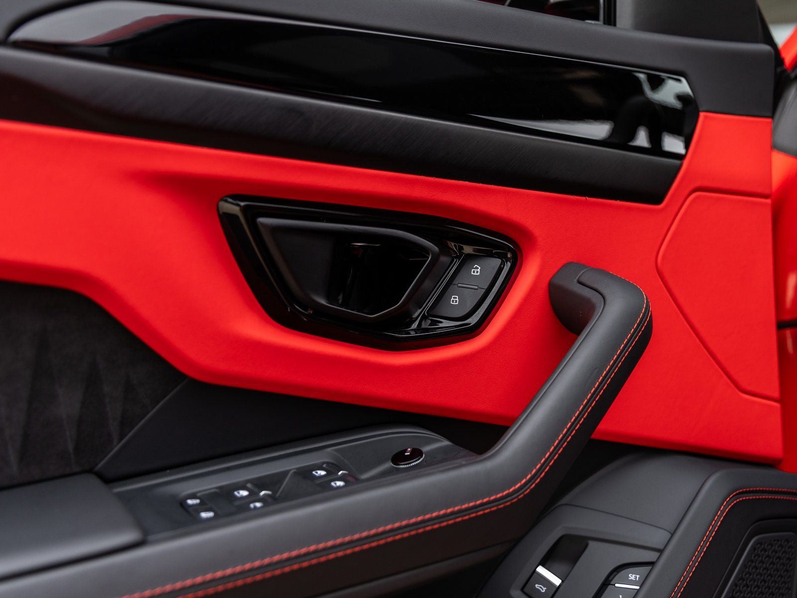 2024 Lamborghini Urus S