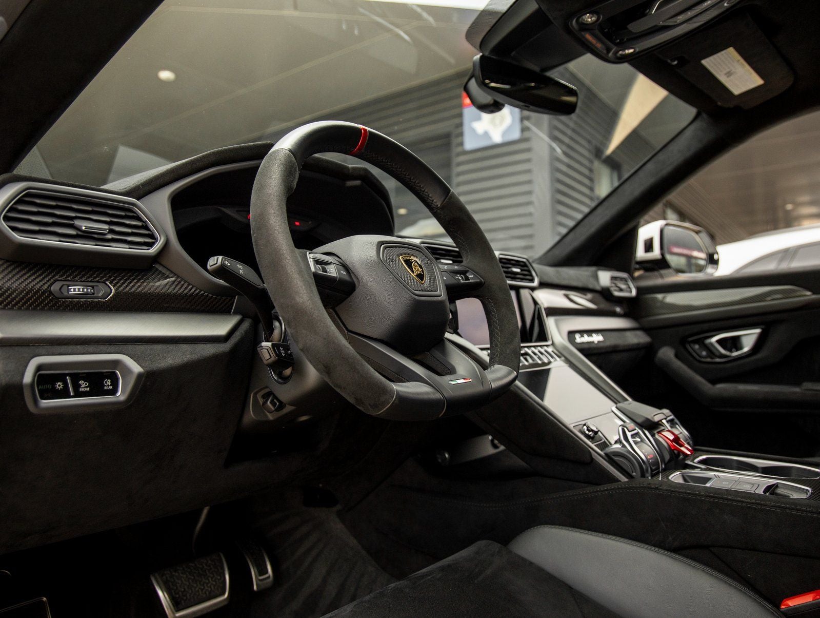 2024 Lamborghini Urus Performante