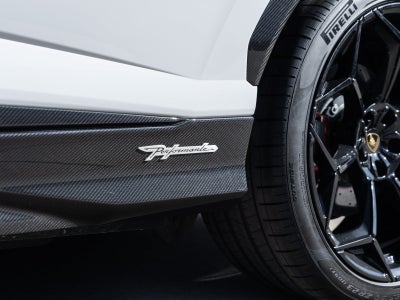 2024 Lamborghini Urus Performante
