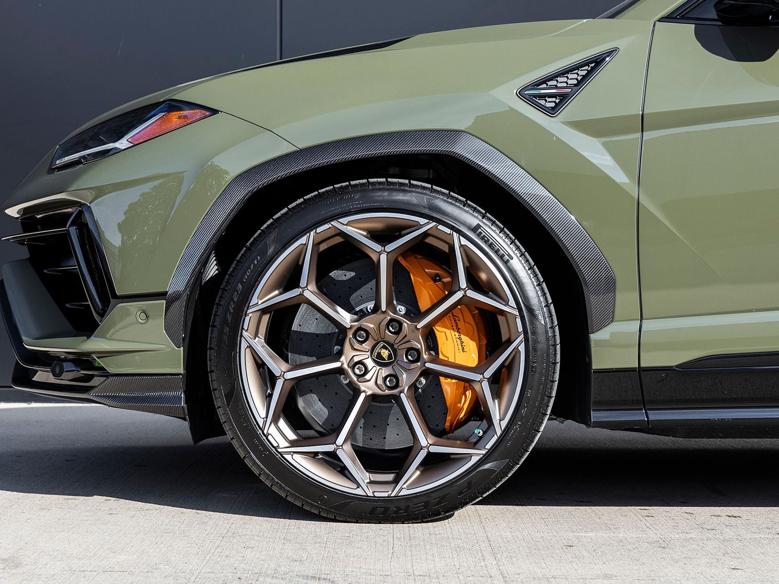 2023 Lamborghini Urus Performante