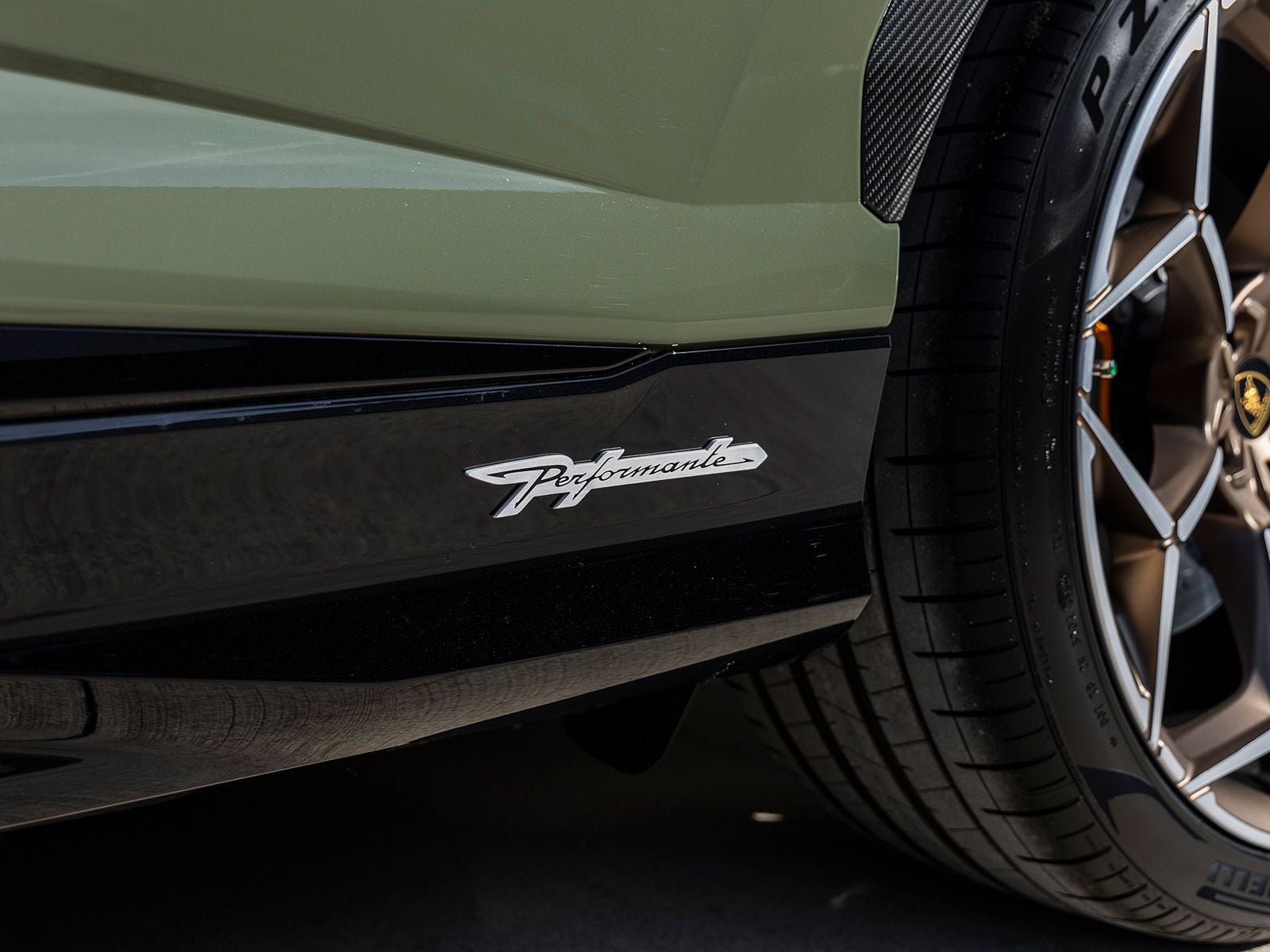 2023 Lamborghini Urus Performante
